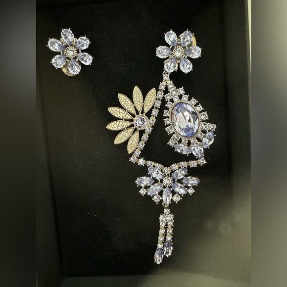 Authentic Burberry Crystal Daisy Drop Clip-on Earrings Asymmetrical Design. - Picture 2 of 5